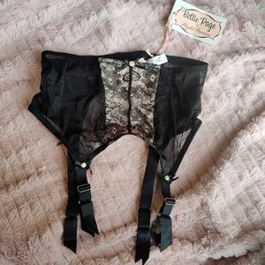 NWT Bettie Page Lingerie Garter Belt Lace small